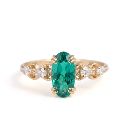 Lab Grown Diamond and Columbia Emerald Gemstone Gold Ring Lab Grown Diamond and Columbia Emerald Gemstone Gold Ring